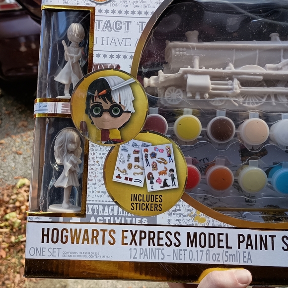 Harry Potter Hogwarts Express Model Paint Set - Picture 2 of 4
